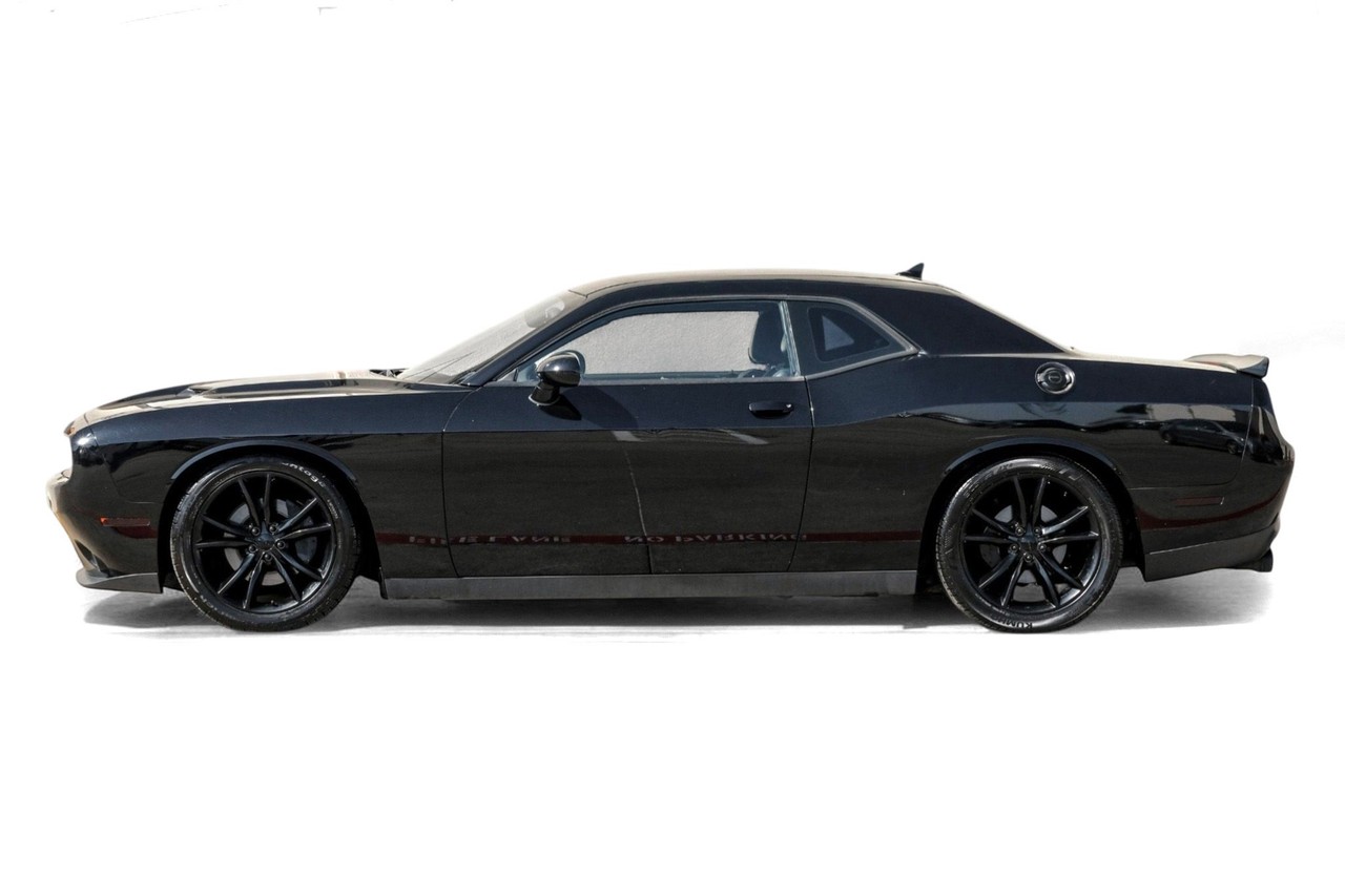 Dodge Challenger Vehicle Main Gallery Image 11