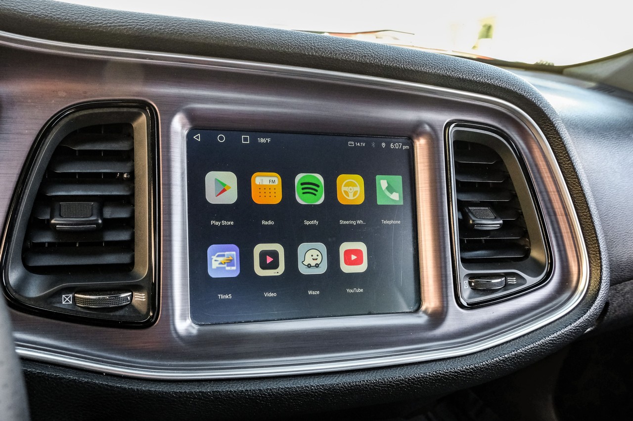 Dodge Challenger Vehicle Main Gallery Image 23