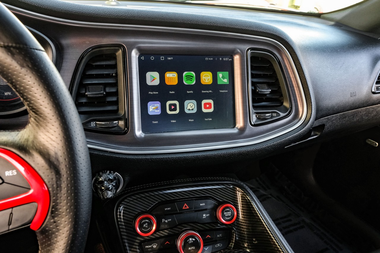 Dodge Challenger Vehicle Main Gallery Image 24