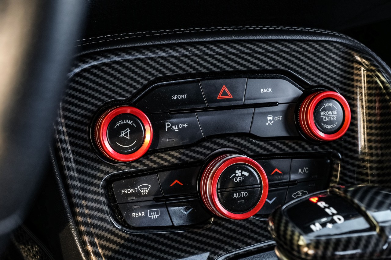 Dodge Challenger Vehicle Main Gallery Image 25