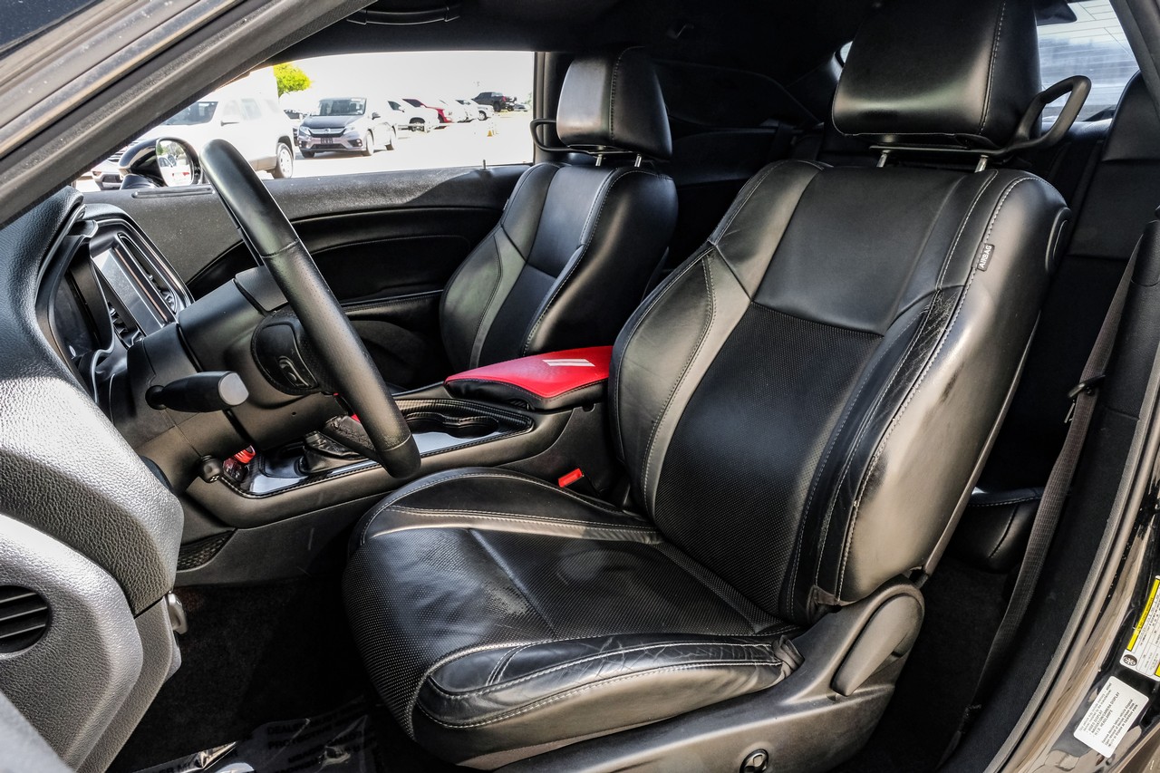 Dodge Challenger Vehicle Main Gallery Image 30