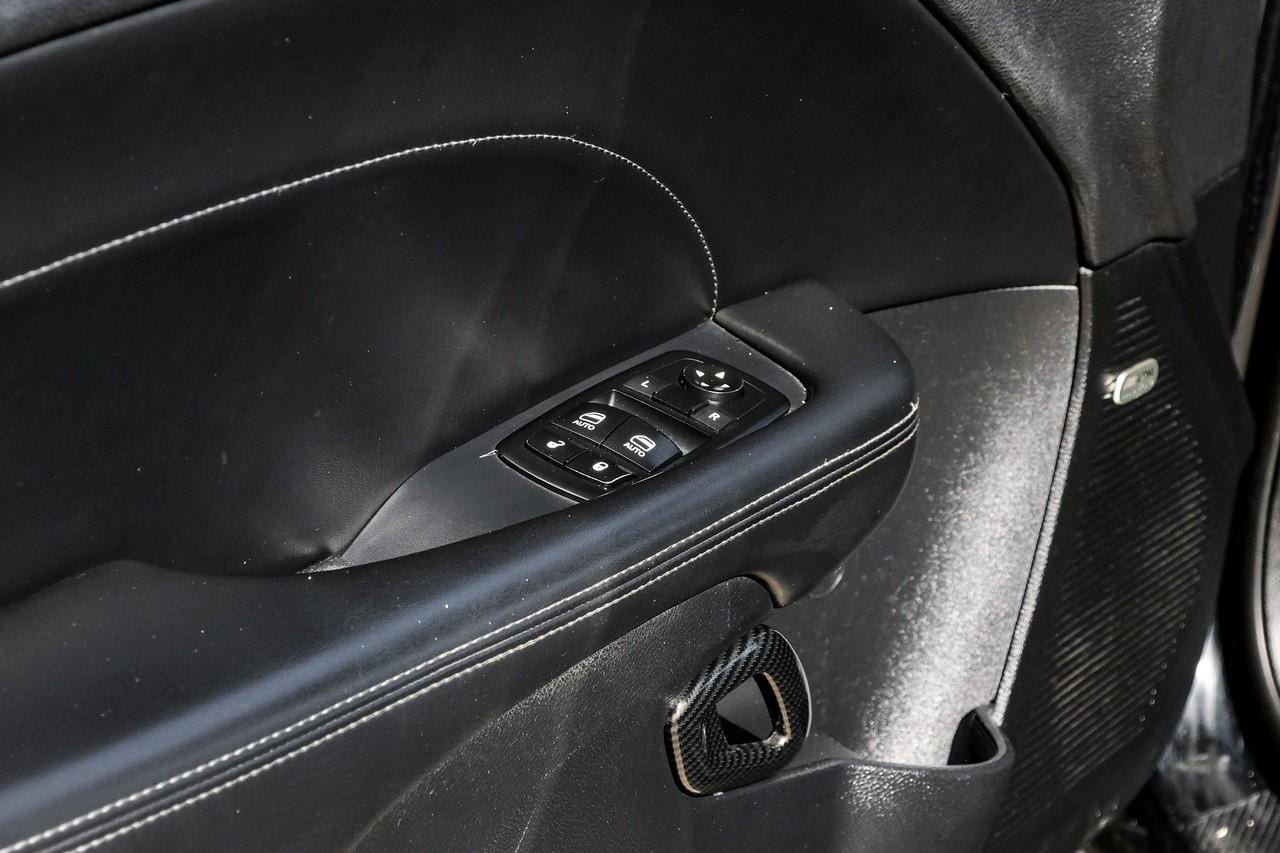 Dodge Challenger Vehicle Main Gallery Image 36