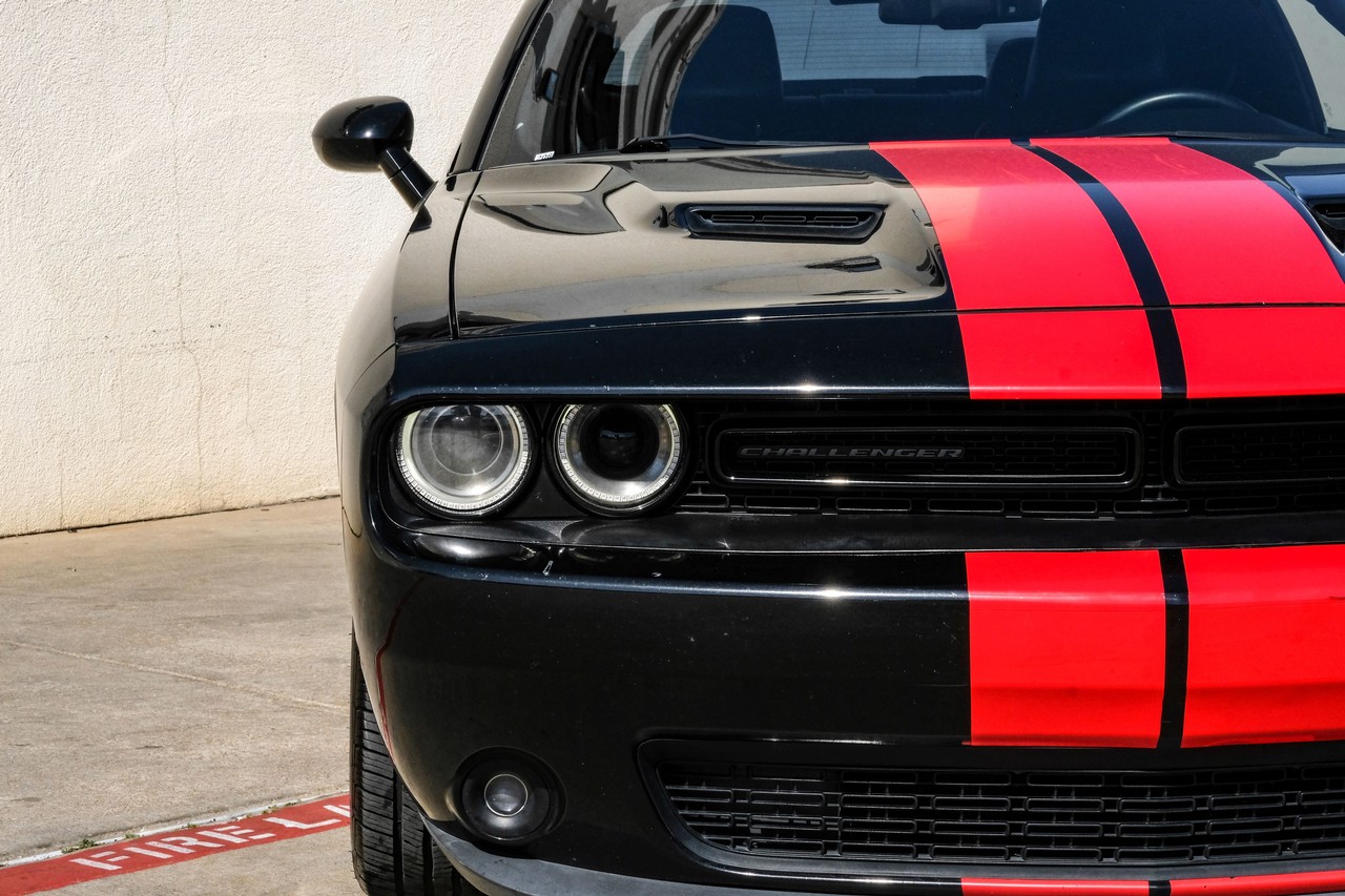 Dodge Challenger Vehicle Main Gallery Image 38