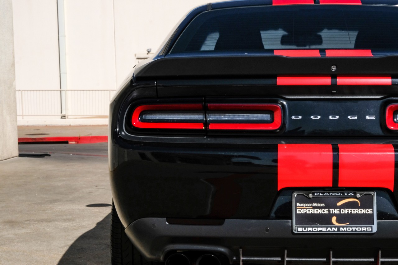 Dodge Challenger Vehicle Main Gallery Image 39