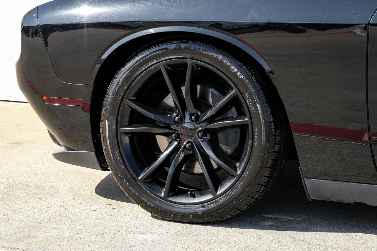 Dodge Challenger Vehicle Main Gallery Image 44