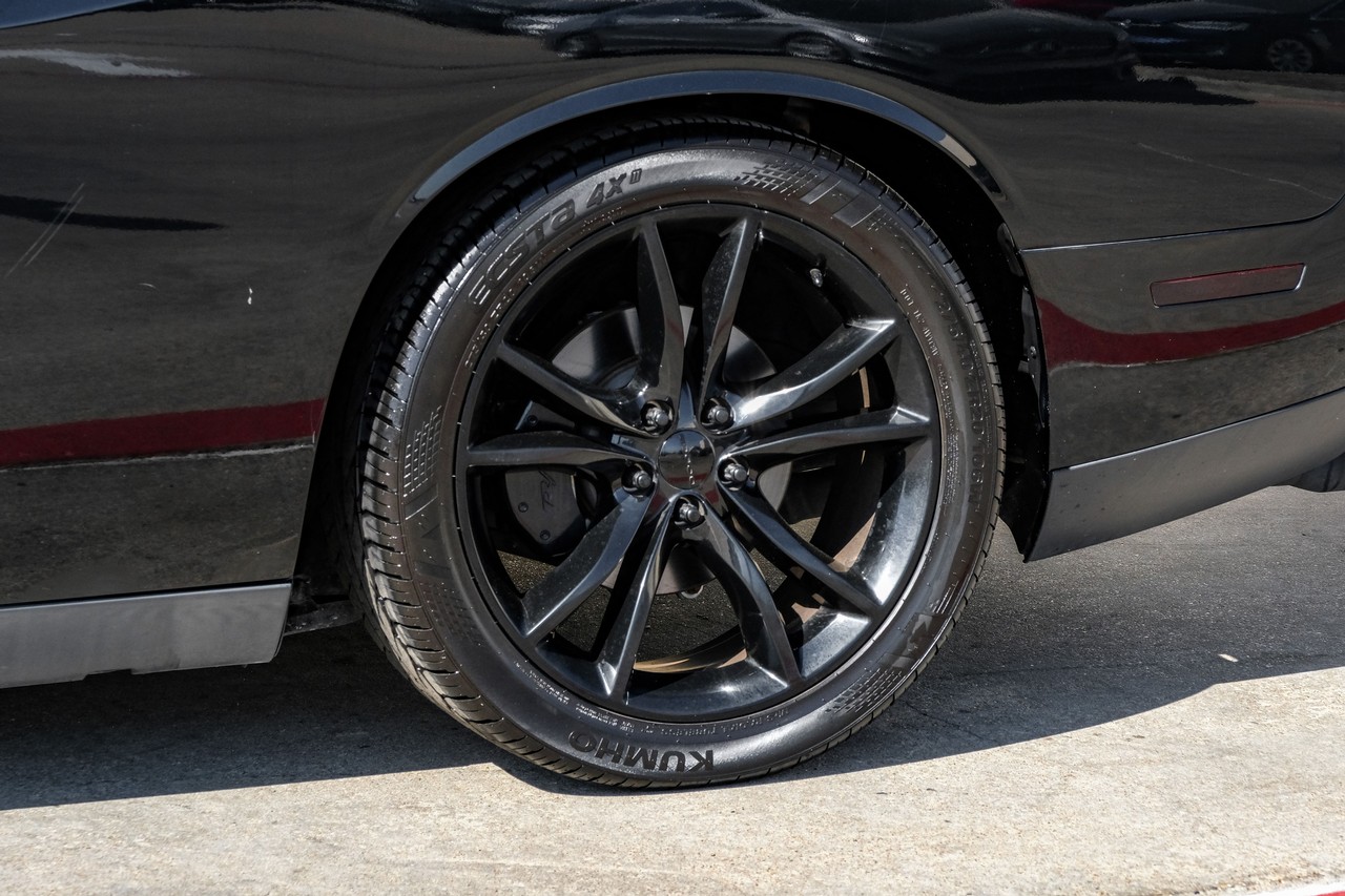 Dodge Challenger Vehicle Main Gallery Image 45