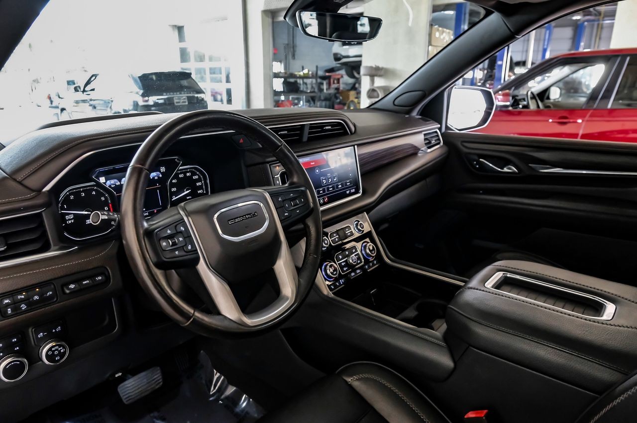 GMC Yukon Vehicle Main Gallery Image 03