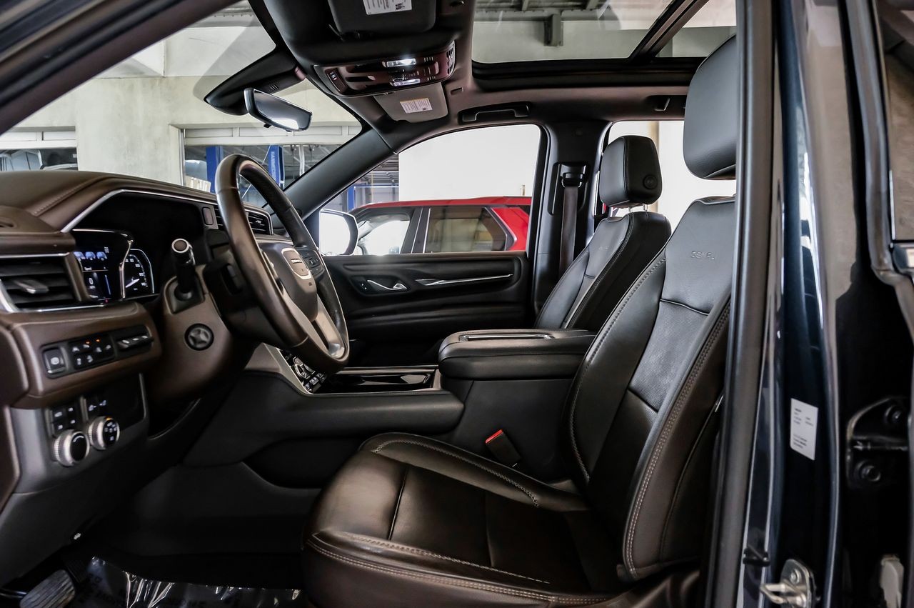 GMC Yukon Vehicle Main Gallery Image 04