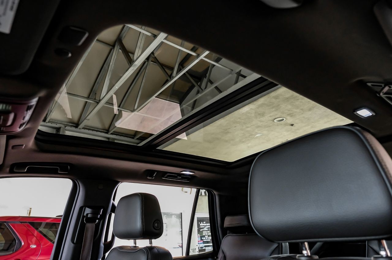 GMC Yukon Vehicle Main Gallery Image 05