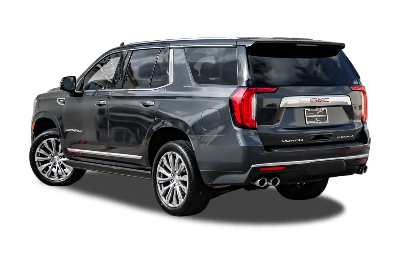 GMC Yukon Vehicle Main Gallery Image 11