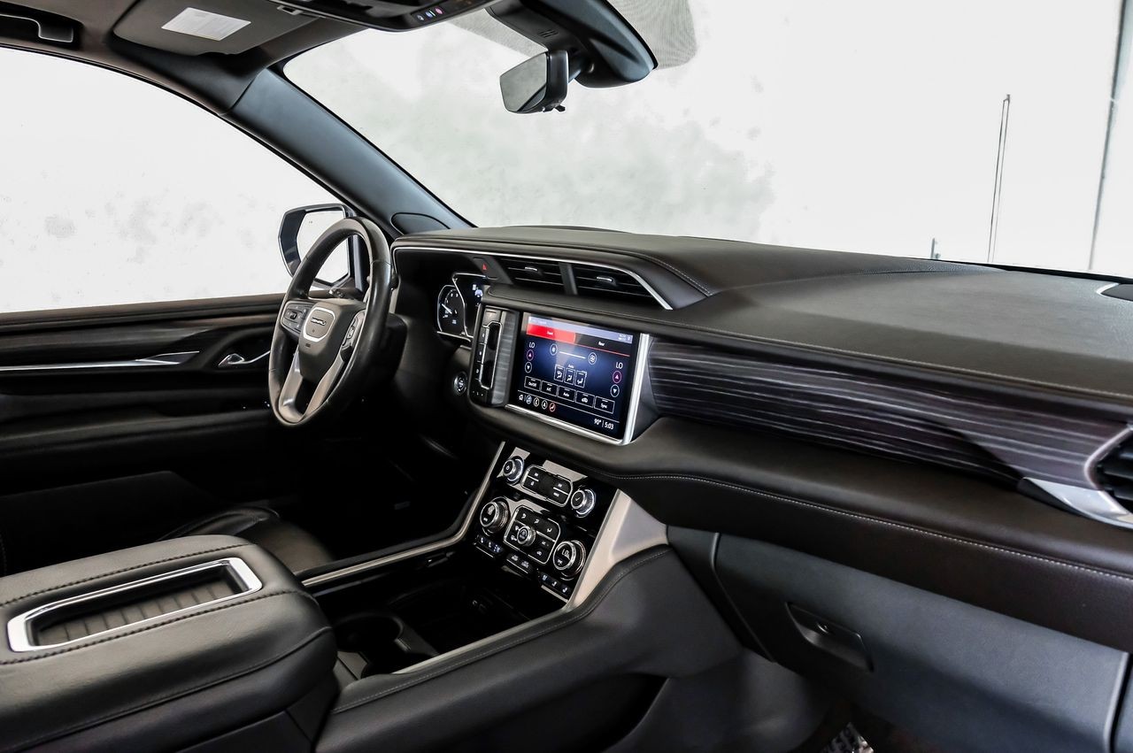 GMC Yukon Vehicle Main Gallery Image 13