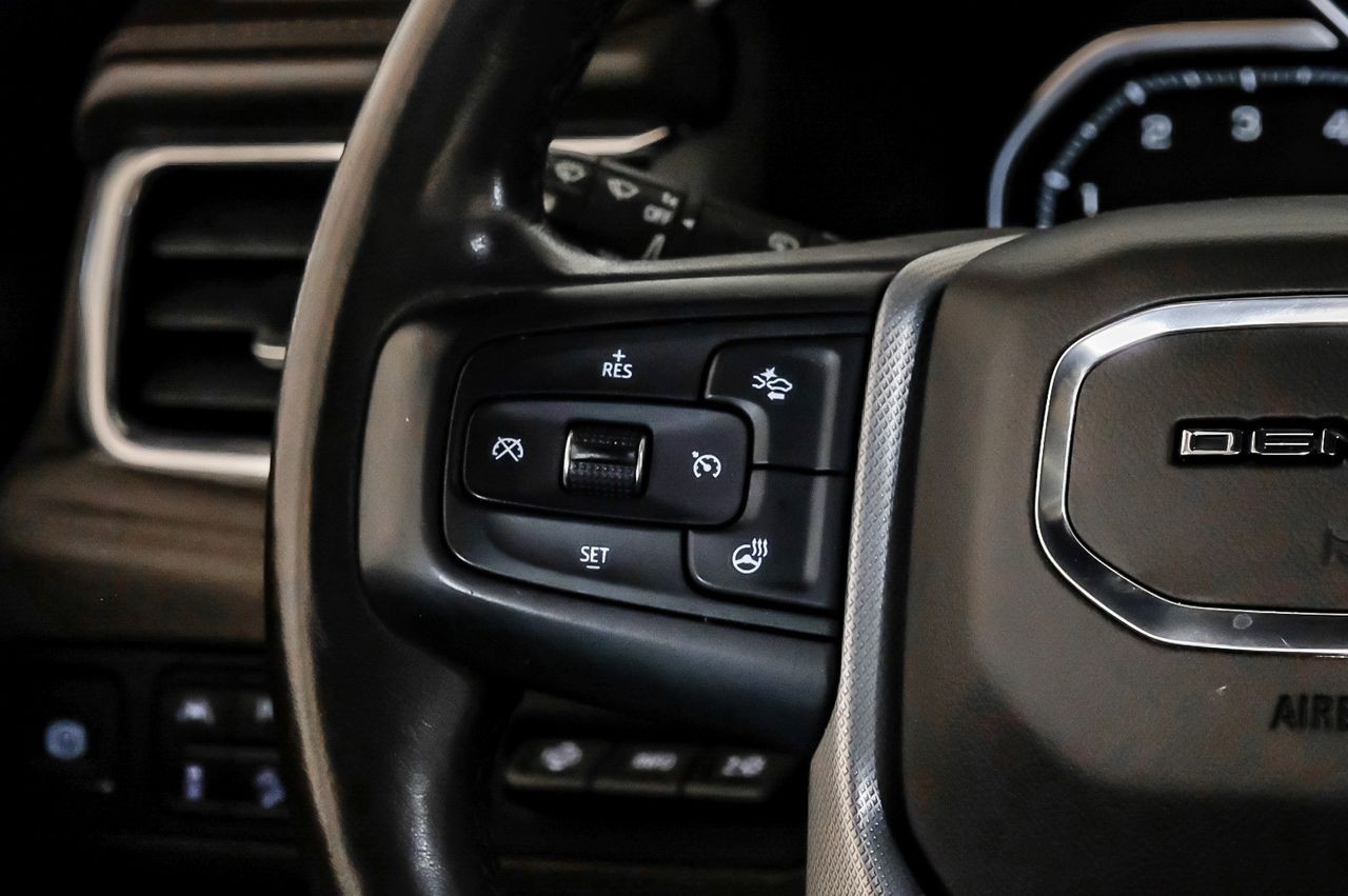 GMC Yukon Vehicle Main Gallery Image 17