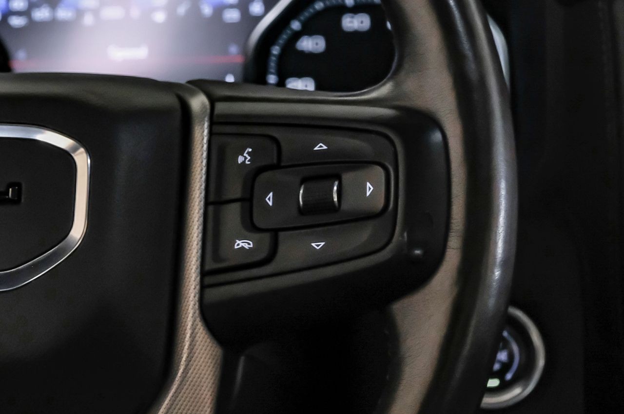 GMC Yukon Vehicle Main Gallery Image 18