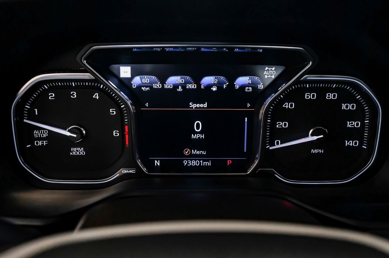 GMC Yukon Vehicle Main Gallery Image 19