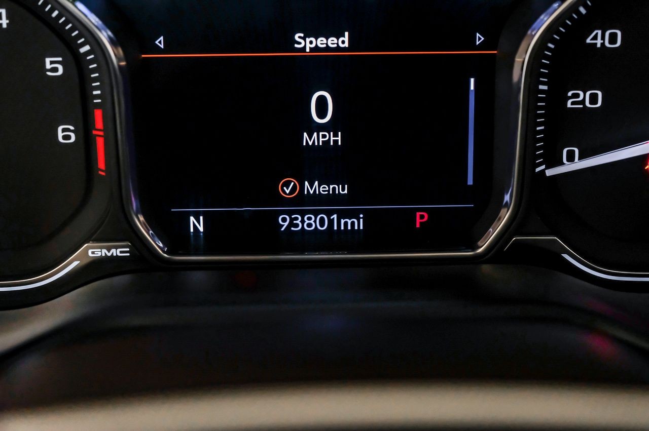 GMC Yukon Vehicle Main Gallery Image 20