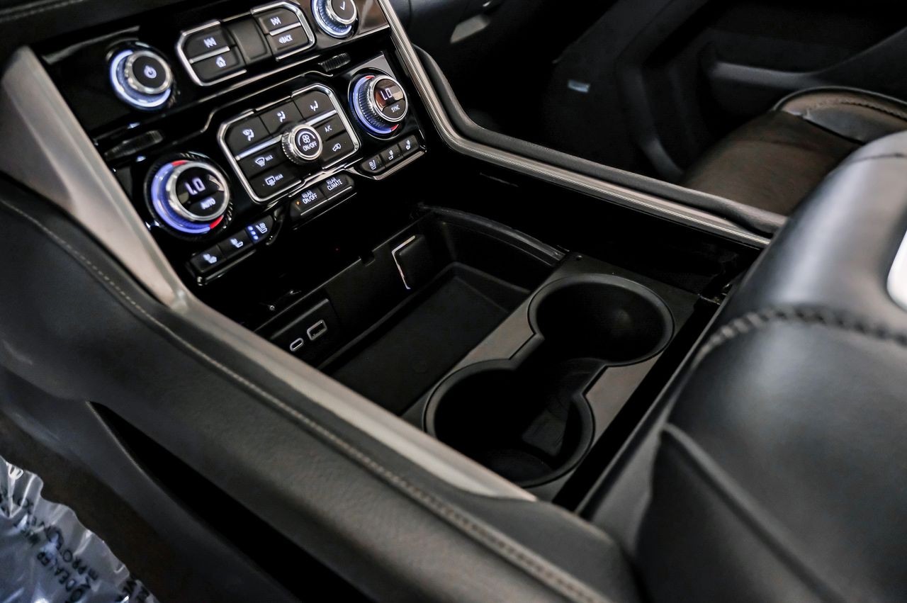 GMC Yukon Vehicle Main Gallery Image 23