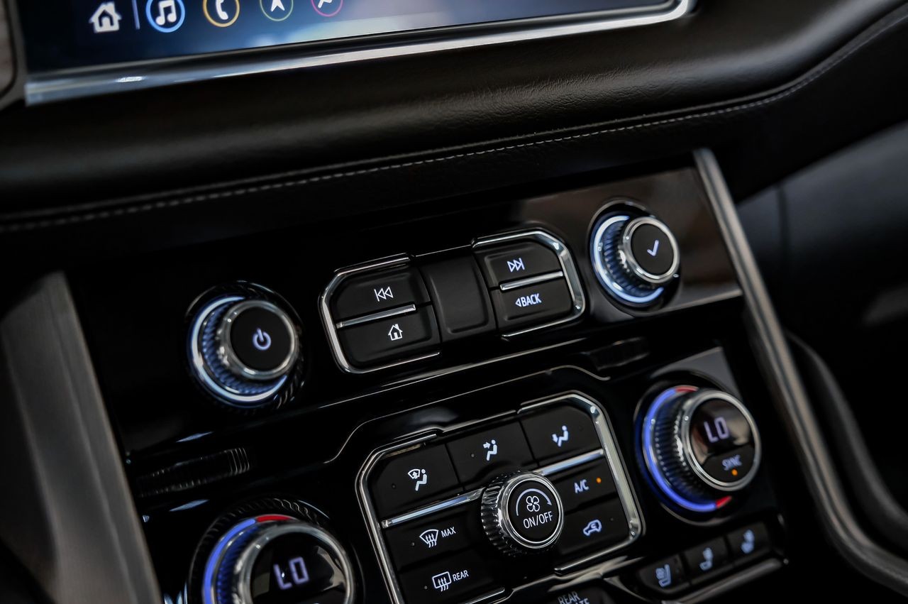 GMC Yukon Vehicle Main Gallery Image 25