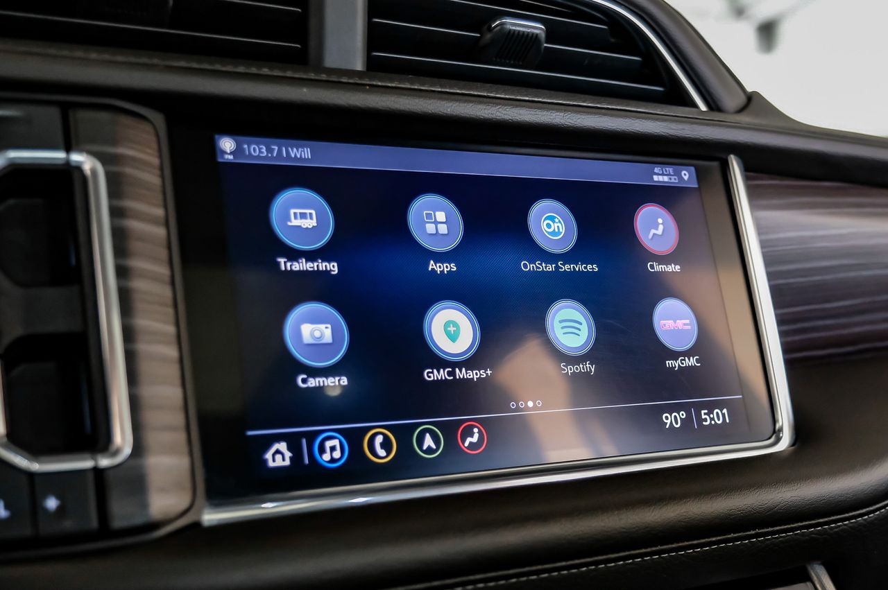 GMC Yukon Vehicle Main Gallery Image 30