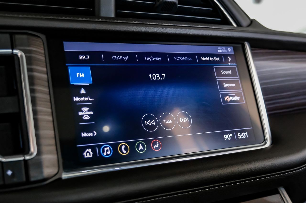 GMC Yukon Vehicle Main Gallery Image 33