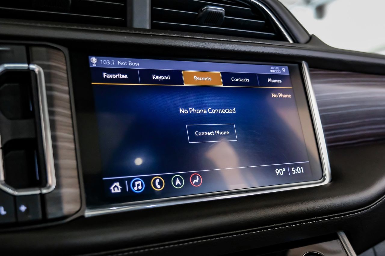 GMC Yukon Vehicle Main Gallery Image 34