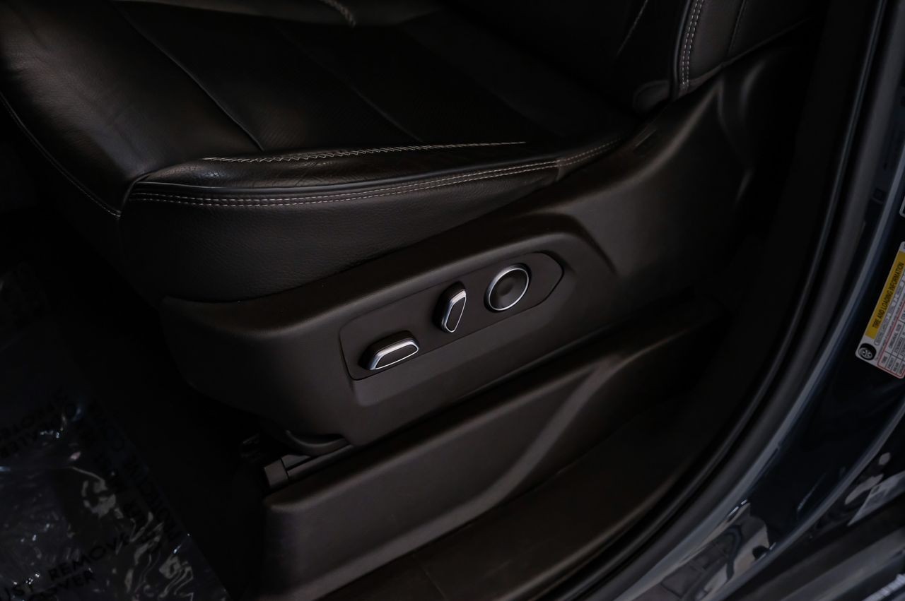 GMC Yukon Vehicle Main Gallery Image 39