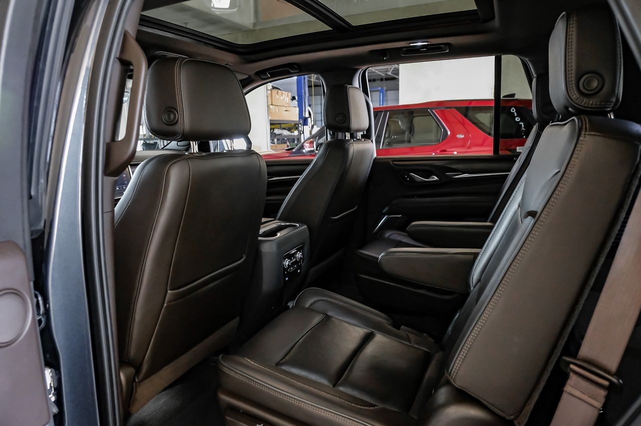 GMC Yukon Vehicle Main Gallery Image 46