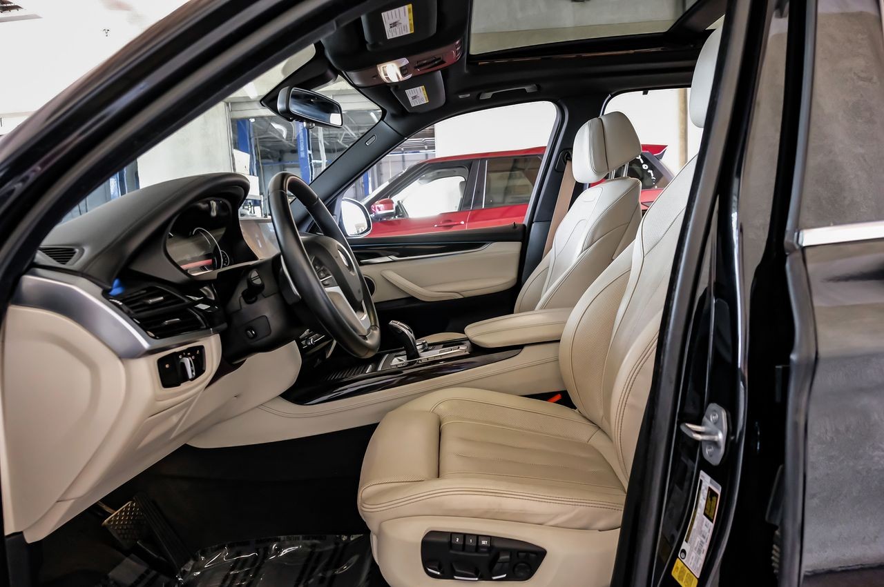 BMW X5 Vehicle Main Gallery Image 04