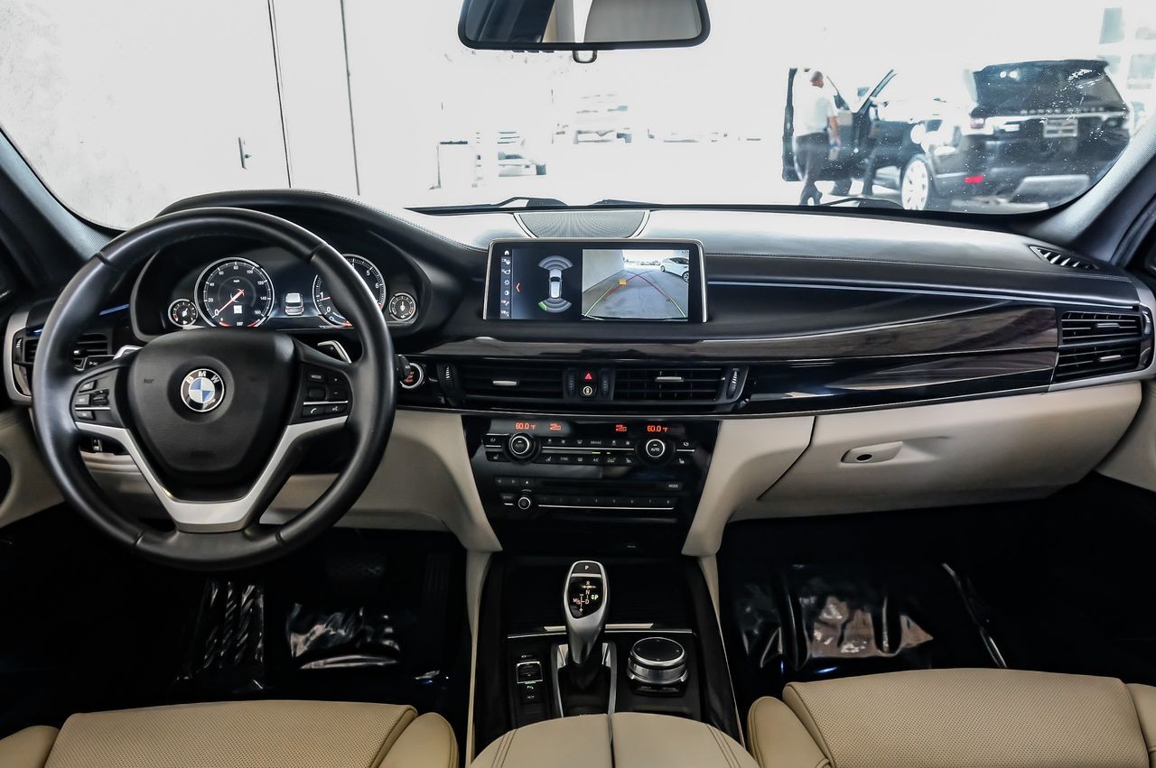 BMW X5 Vehicle Main Gallery Image 14