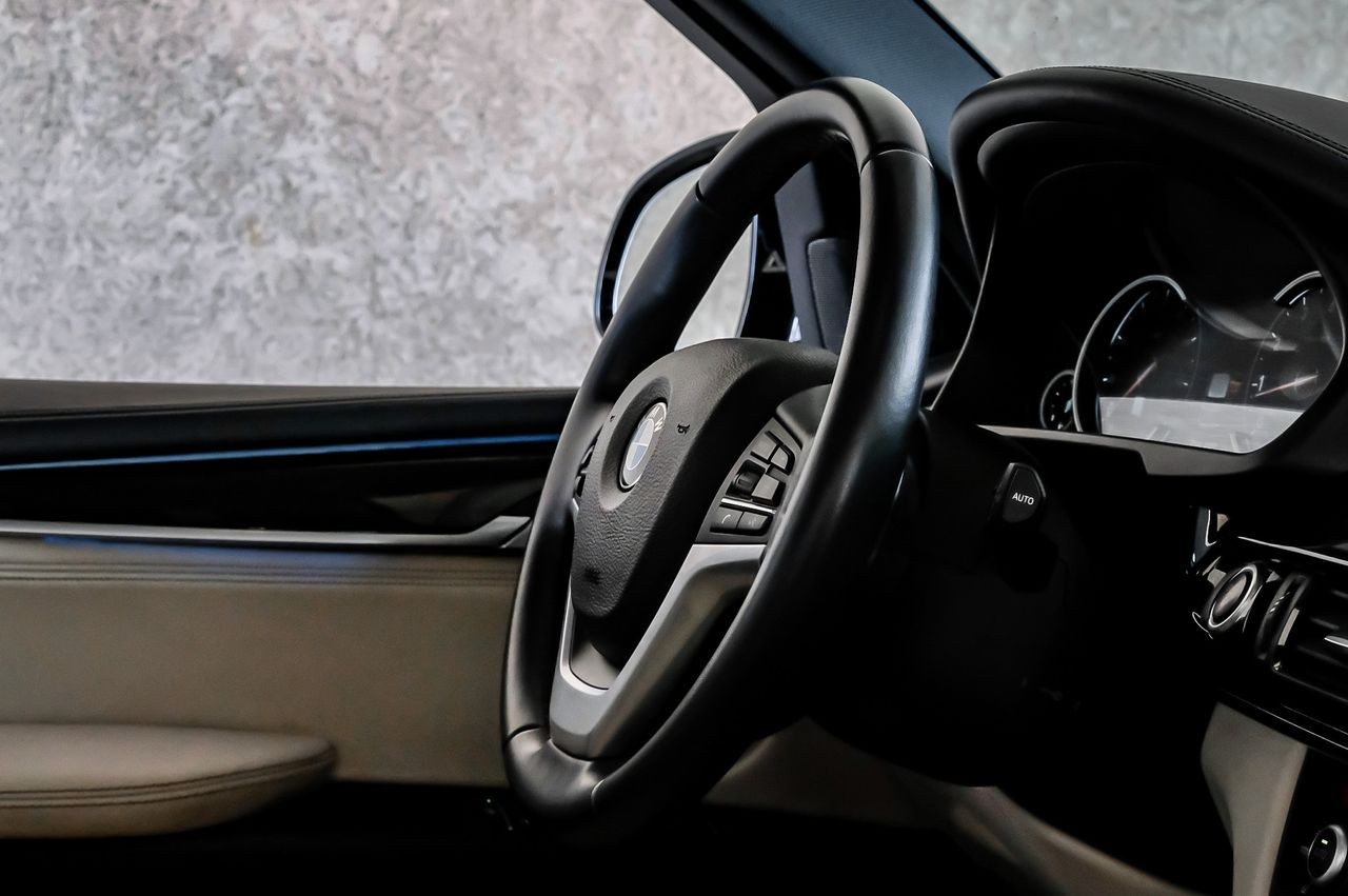 BMW X5 Vehicle Main Gallery Image 15