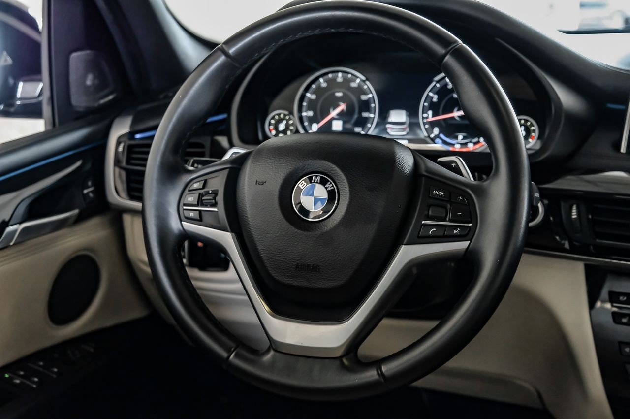 BMW X5 Vehicle Main Gallery Image 17