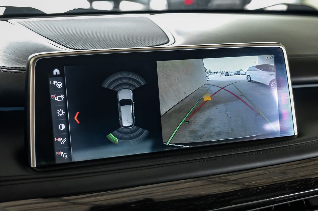 BMW X5 Vehicle Main Gallery Image 22