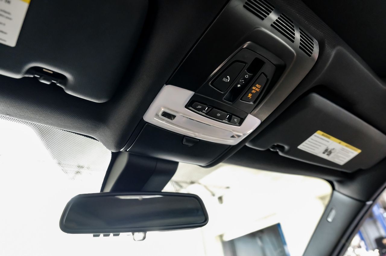 BMW X5 Vehicle Main Gallery Image 23