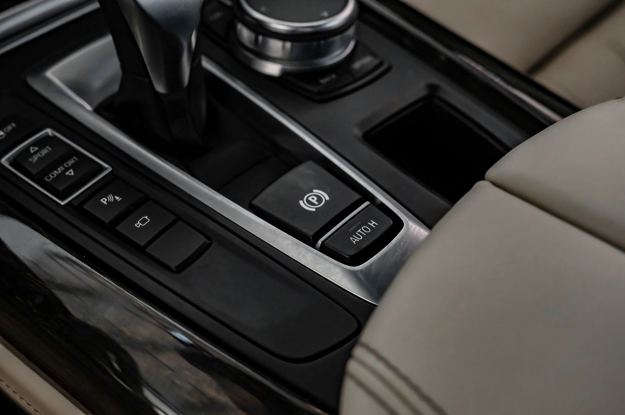 BMW X5 Vehicle Main Gallery Image 27