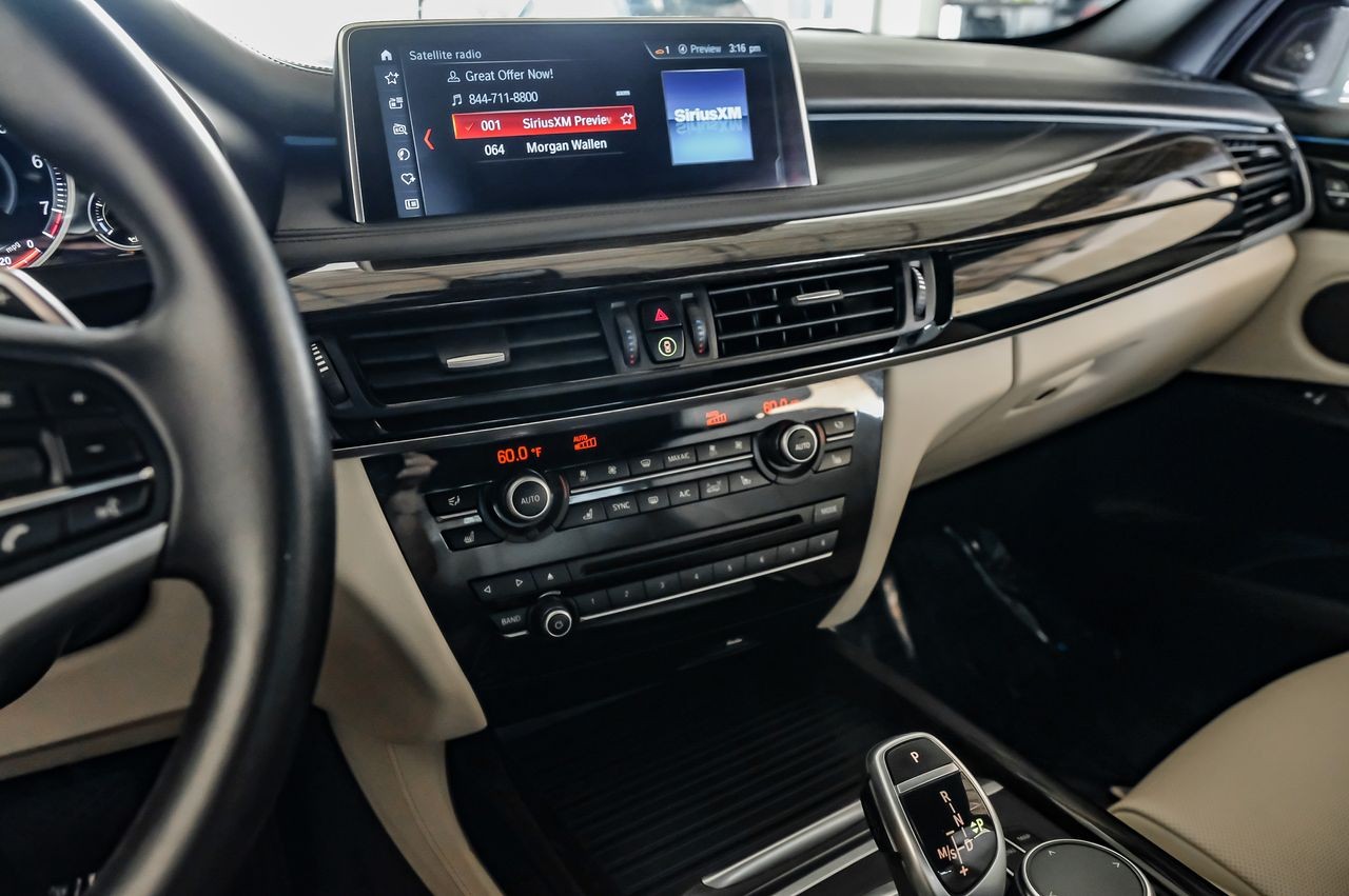 BMW X5 Vehicle Main Gallery Image 28