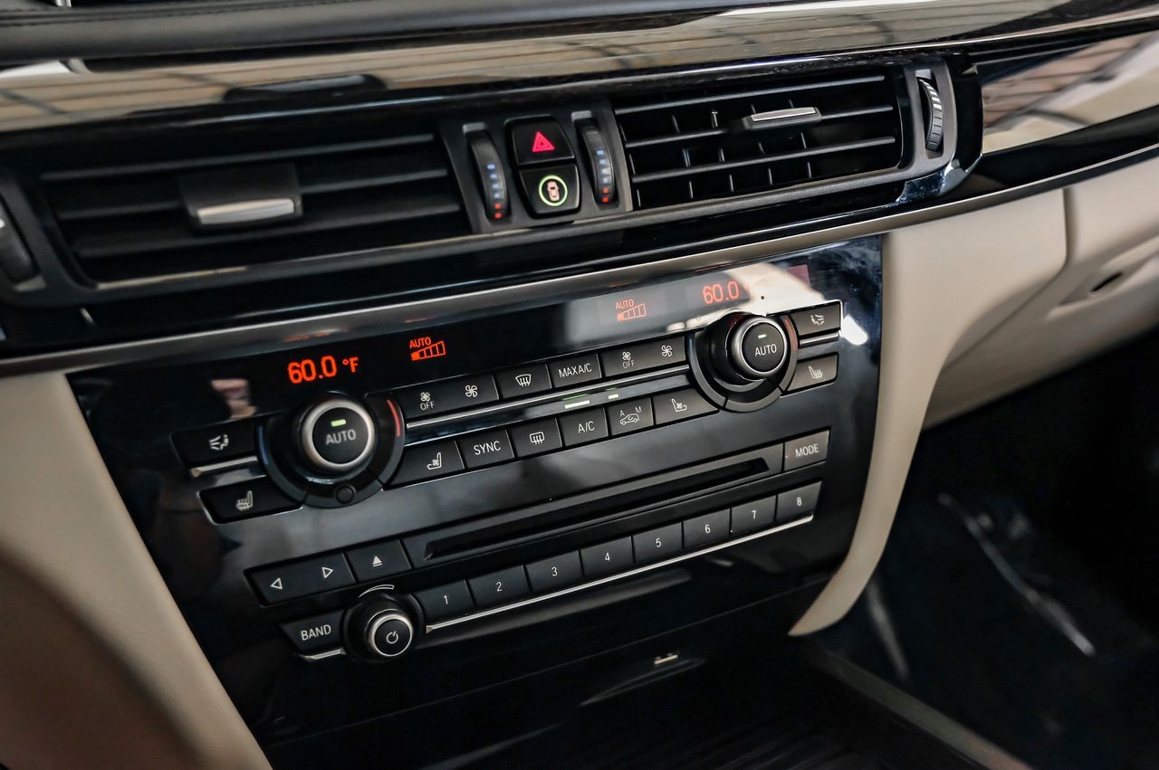 BMW X5 Vehicle Main Gallery Image 29