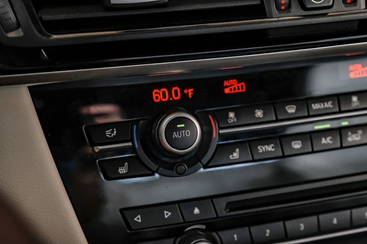 BMW X5 Vehicle Main Gallery Image 31