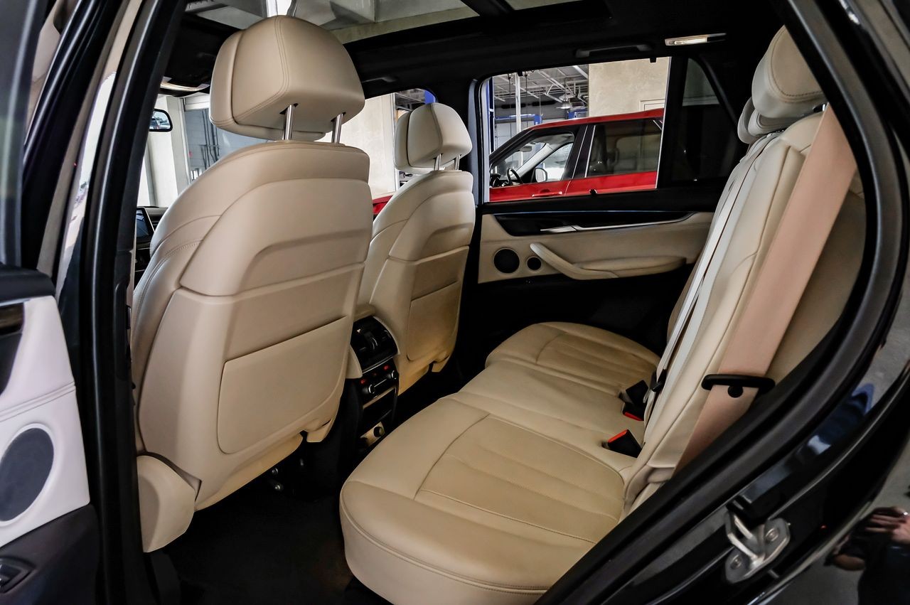 BMW X5 Vehicle Main Gallery Image 46