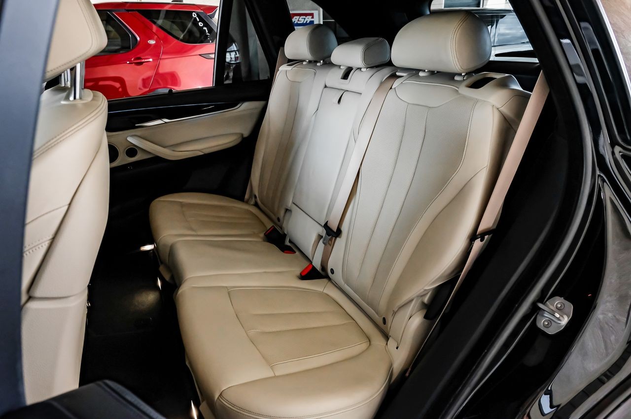 BMW X5 Vehicle Main Gallery Image 47