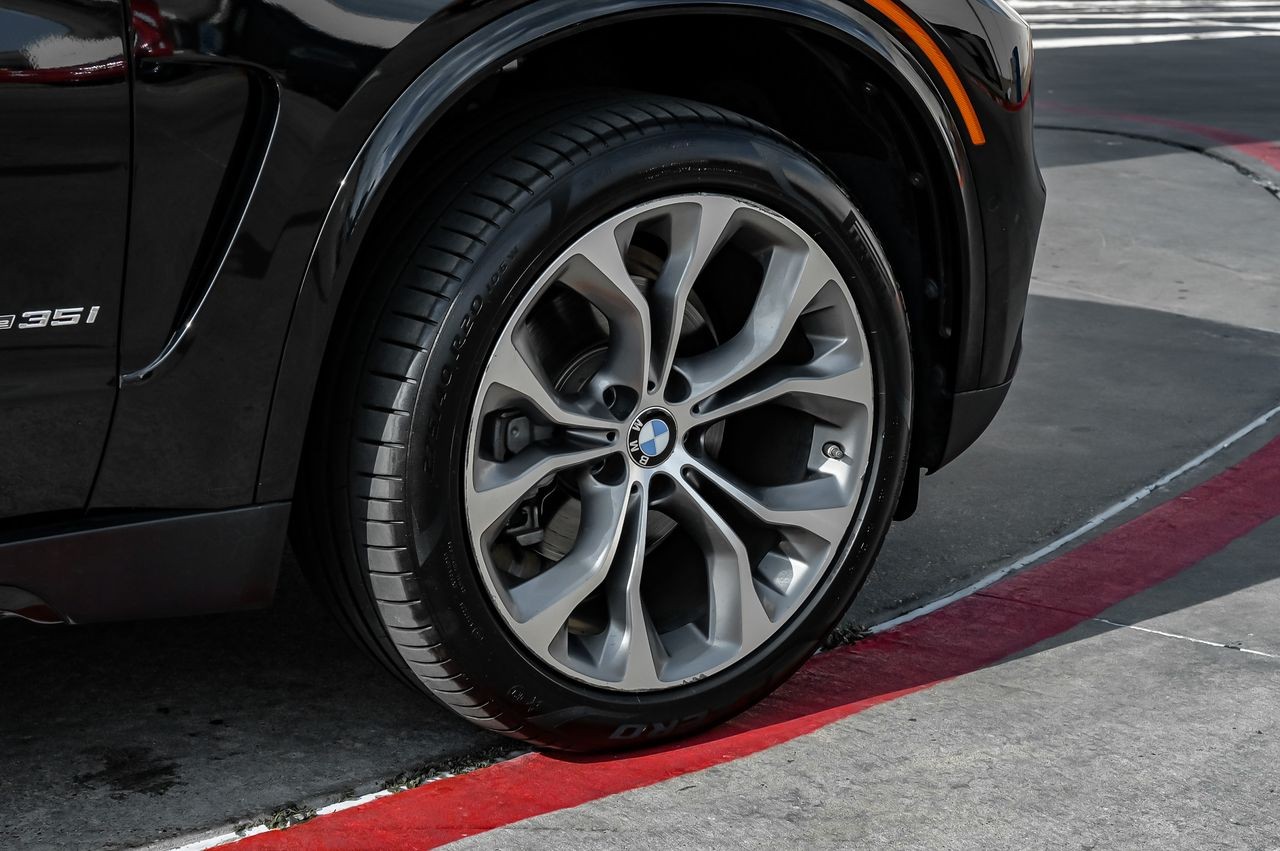 BMW X5 Vehicle Main Gallery Image 61