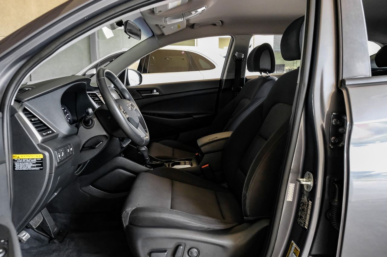 Hyundai Tucson Vehicle Main Gallery Image 04