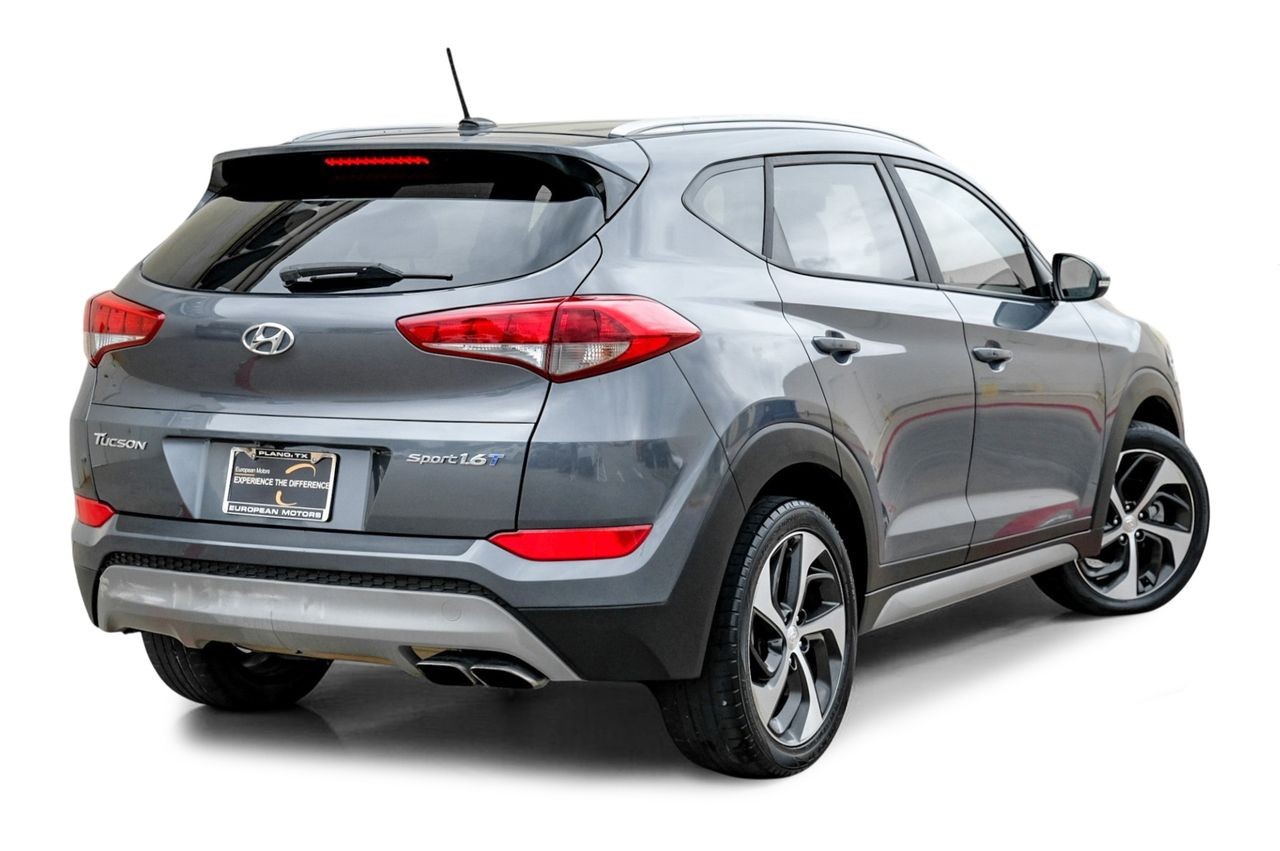 Hyundai Tucson Vehicle Main Gallery Image 08