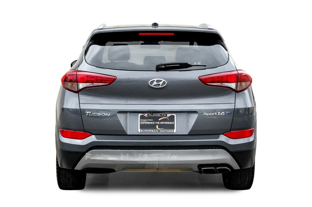Hyundai Tucson Vehicle Main Gallery Image 09
