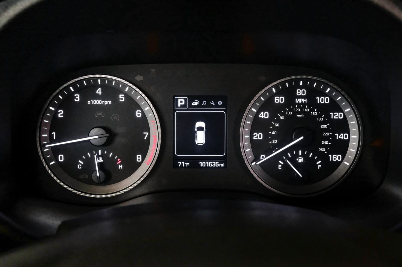 Hyundai Tucson Vehicle Main Gallery Image 19