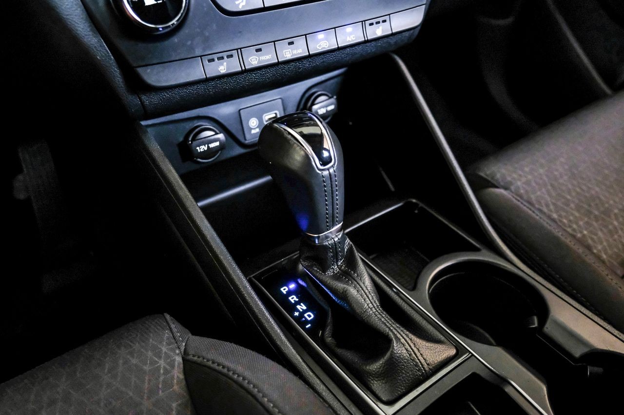 Hyundai Tucson Vehicle Main Gallery Image 23