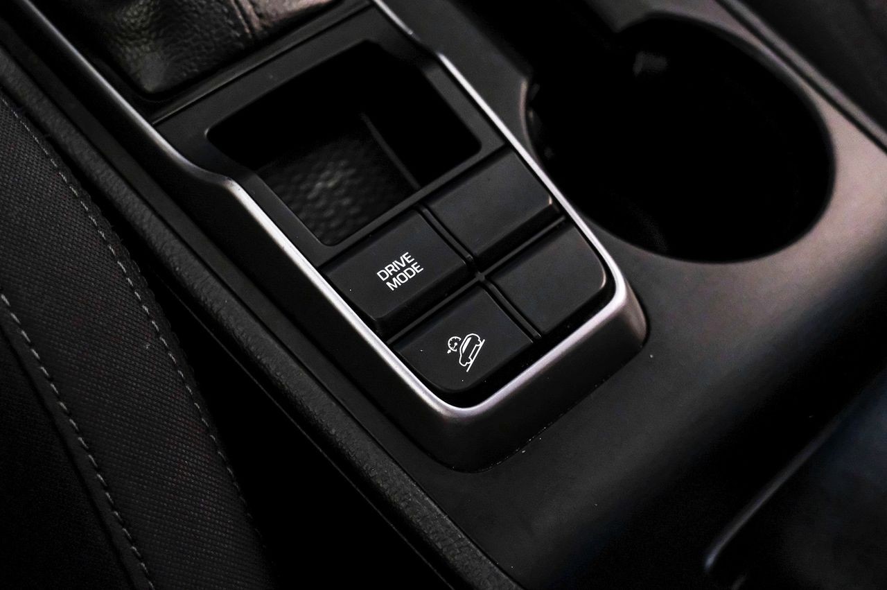 Hyundai Tucson Vehicle Main Gallery Image 24