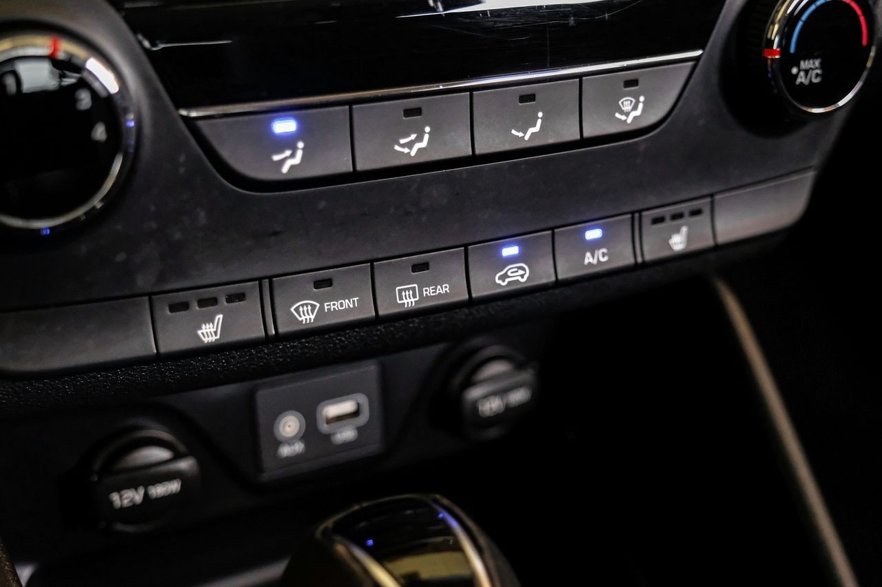 Hyundai Tucson Vehicle Main Gallery Image 25