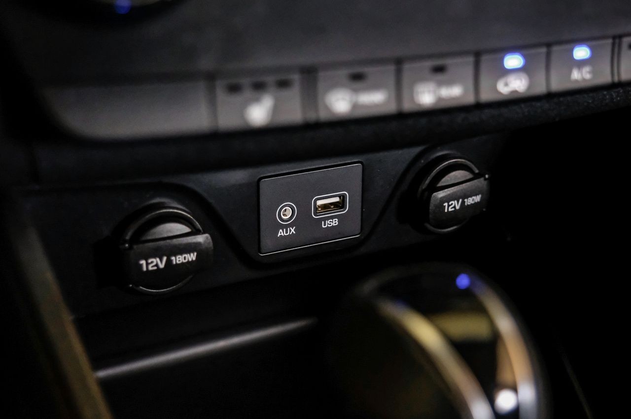 Hyundai Tucson Vehicle Main Gallery Image 26