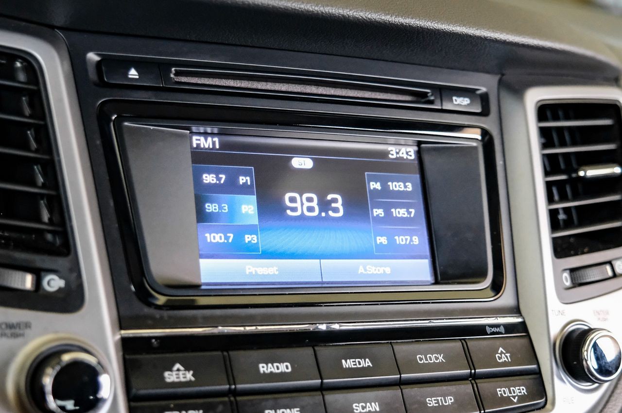 Hyundai Tucson Vehicle Main Gallery Image 28