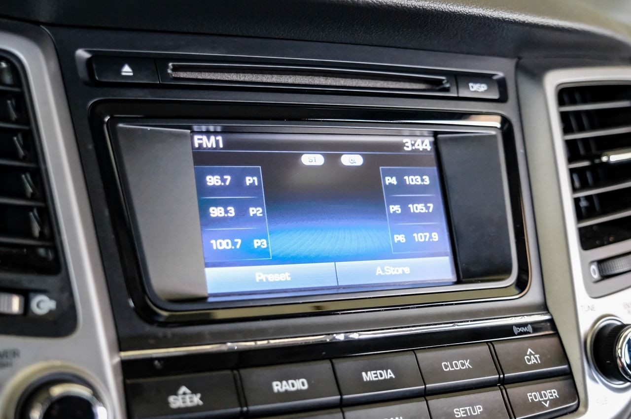 Hyundai Tucson Vehicle Main Gallery Image 32