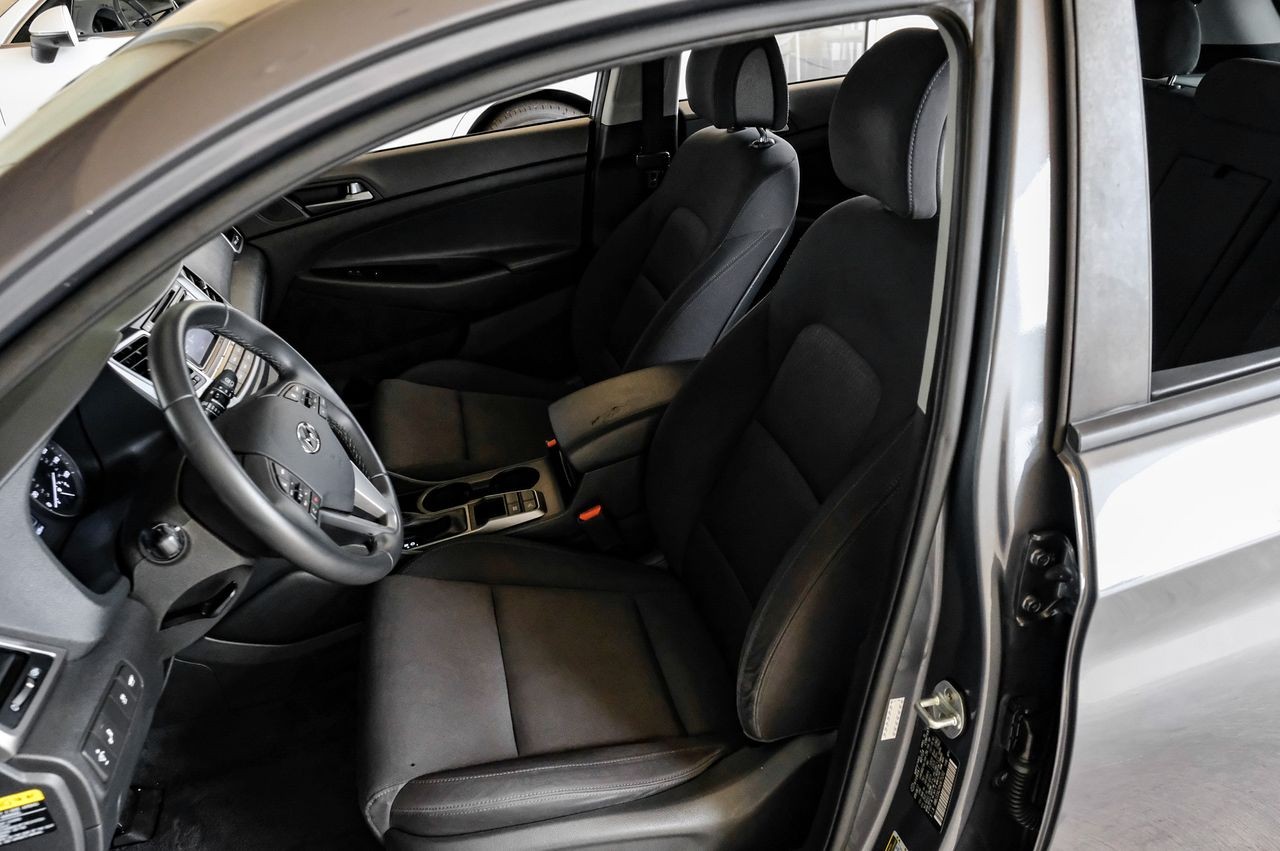 Hyundai Tucson Vehicle Main Gallery Image 36